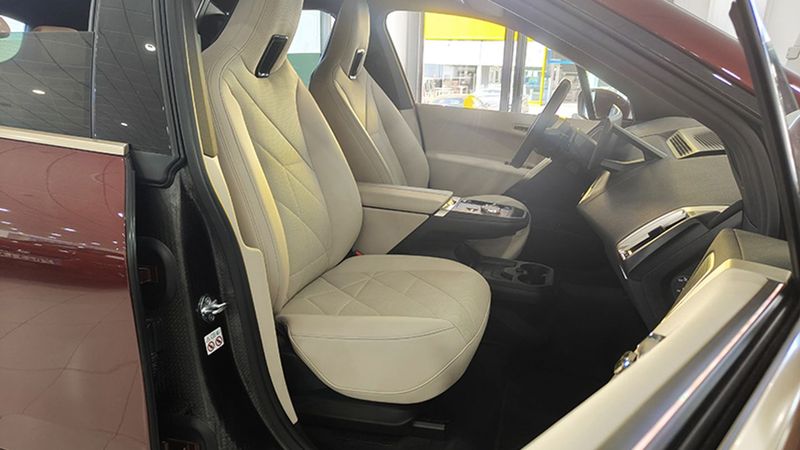 BMW i3 • 2023 • 20,270 km 8