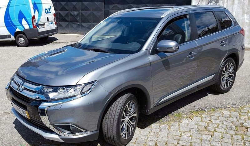 Mitsubishi Outlander • 2016 • 79,000 km 4