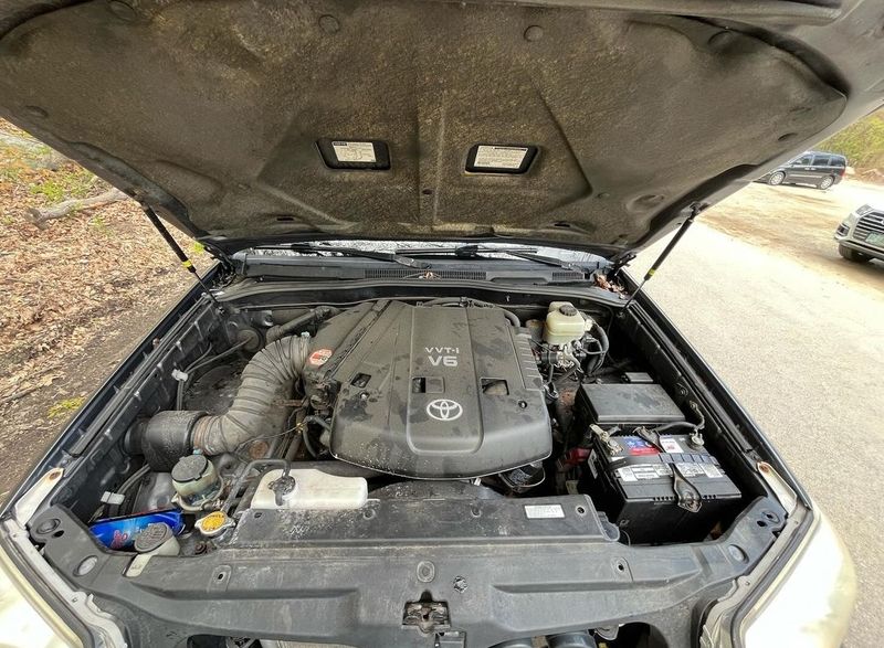 Toyota 4Runner • 2007 • 180,000 km 2