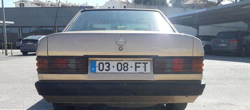 Mercedes-Benz 190 • 1984 • 545,000 km 2