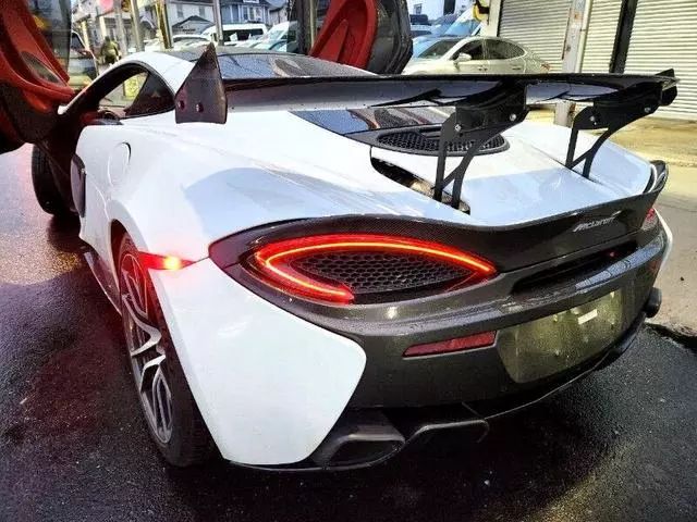 McLaren 570GT • 2017 • 33,696 km 5