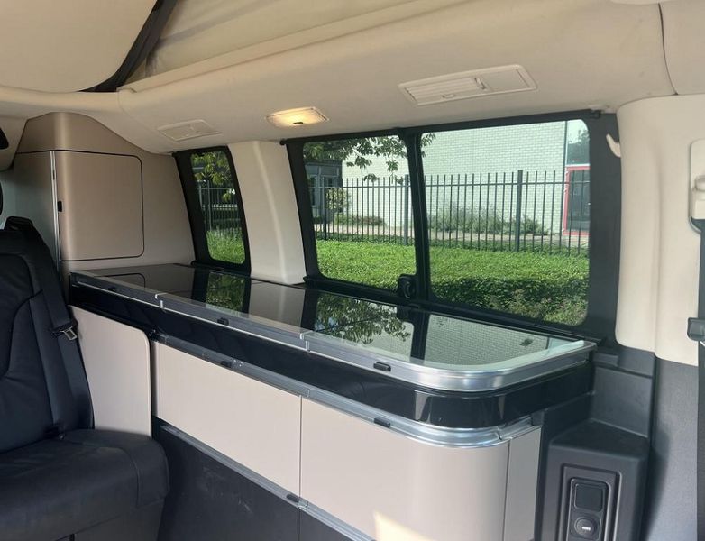 Mercedes-Benz 210 Van • 2018 • 101,000 km 8