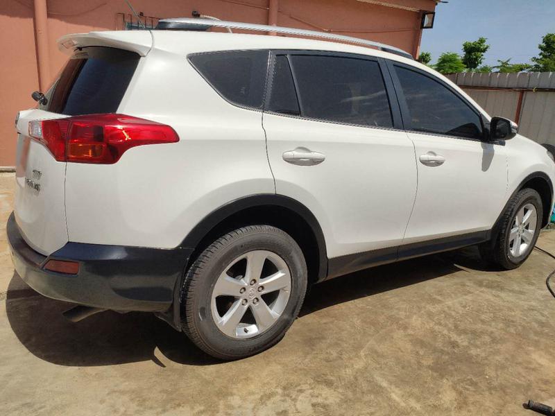 Toyota RAV4 • 2014 • 48,000 km 4