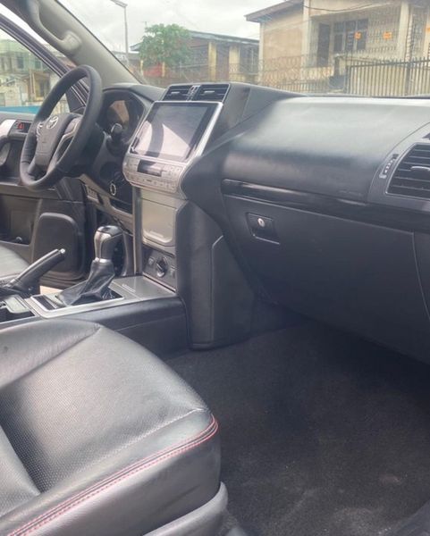 Toyota Land Cruiser • 2018 • 2 km 3