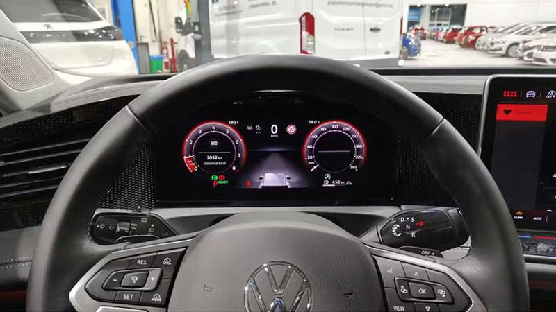 Volkswagen Tiguan • 2024 • 3,052 km 9