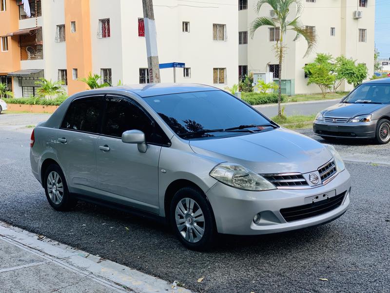 Nissan Tiida • 2011 • 133,000 km 2