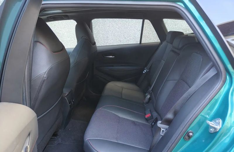 Toyota Corolla • 2024 • 29,800 km 11