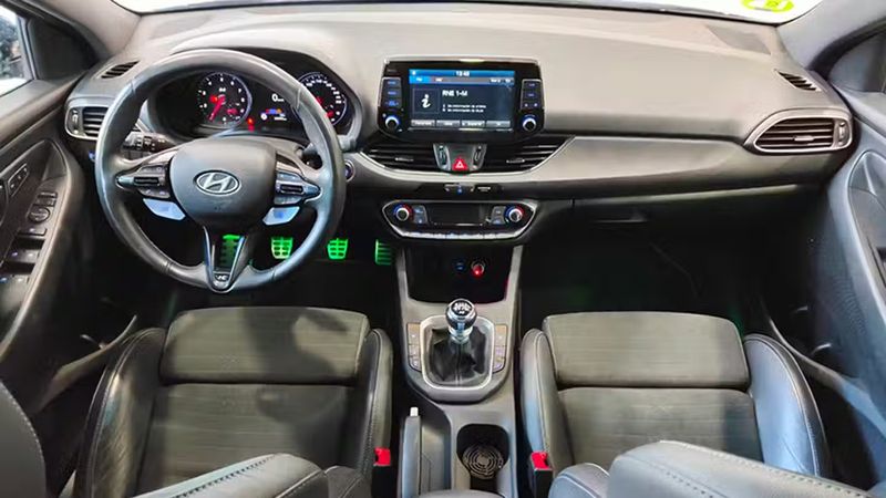 Hyundai i30 • 2018 • 65,000 km 4