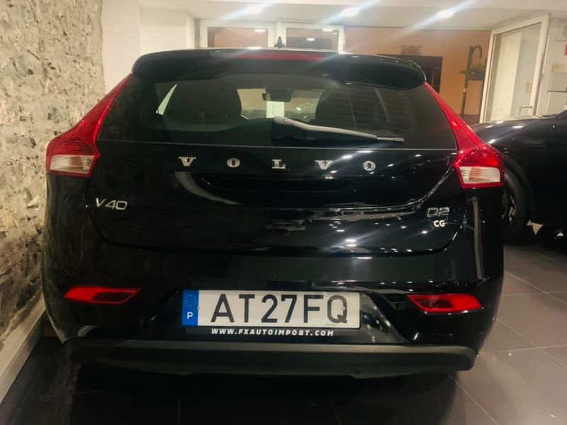 Volvo V40 • 2018 • 39,000 km 2
