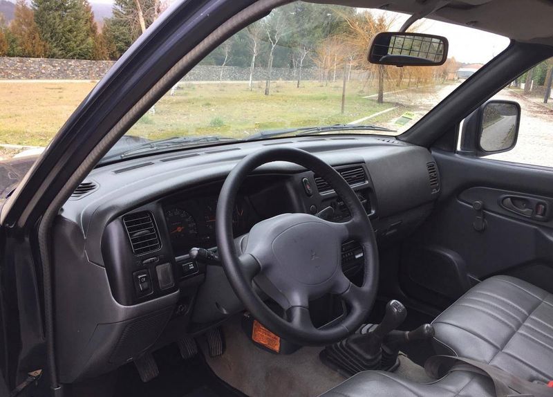 Mitsubishi L200 • 1998 • 250,000 km 2