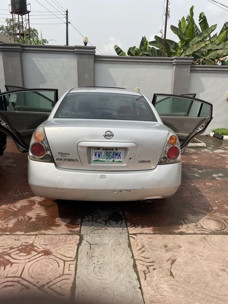Nissan Altima • 2003 • 250,000 km 2