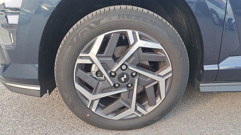 Hyundai Kona • 2023 • 11,832 km 44