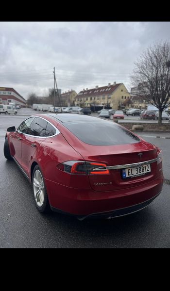 Tesla Model S • 2015 • 125,000 km 8