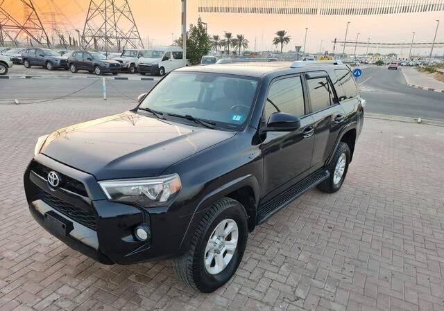 Toyota 4 Runner Limited • 2017 • 37,645 km 3