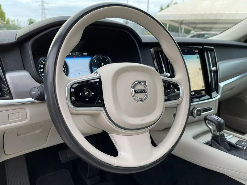 Volvo V90 • 2016 • 178,000 km 6