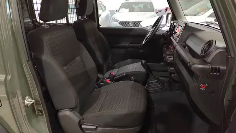 Suzuki Jimny • 2023 • 33,649 km 16