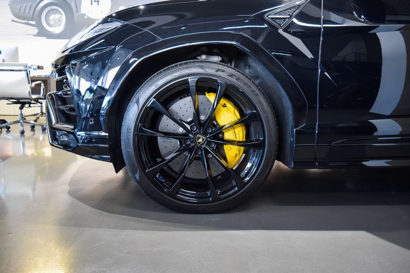 Lamborghini Urus • 2022 • 25,000 km 19
