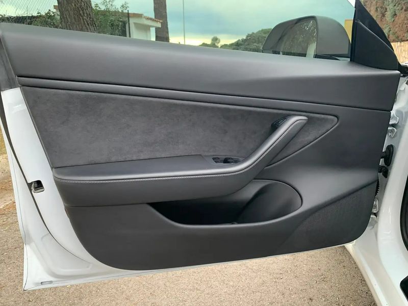 Tesla Model 3 • 2021 • 49,245 km 7