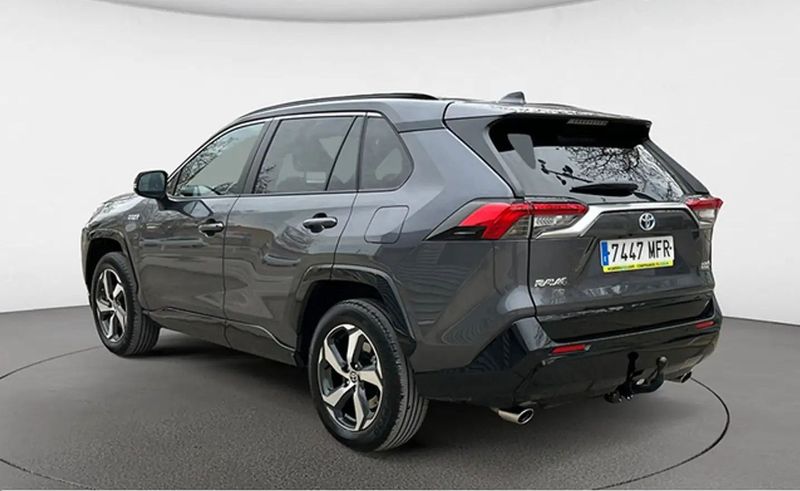 Toyota RAV4 • 2023 • 25,000 km 3