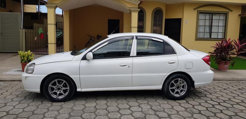 Kia Rio • 2010 • 351,000 km 4