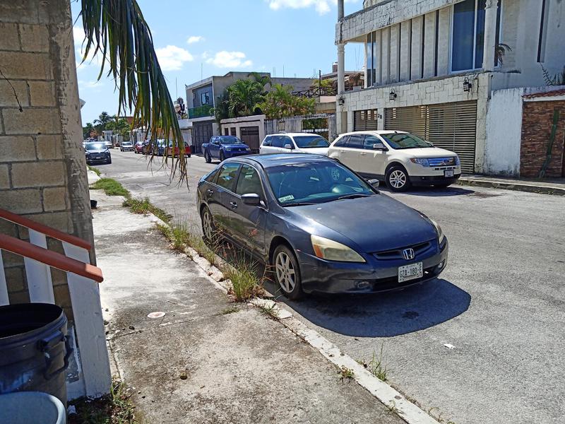 Honda Accord • 2003 • 213,000 km 3