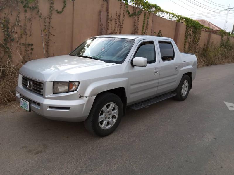 Honda Pilot • 2006 • 102,000 km 1