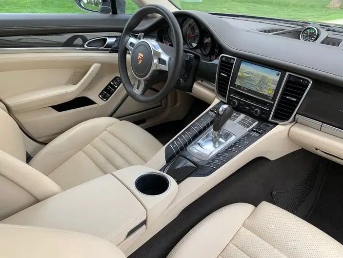 Porsche Panamera • 2012 • 115,000 km 4