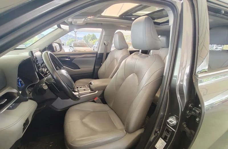 Toyota Highlander Hybrid • 2021 • 59,268 km 9