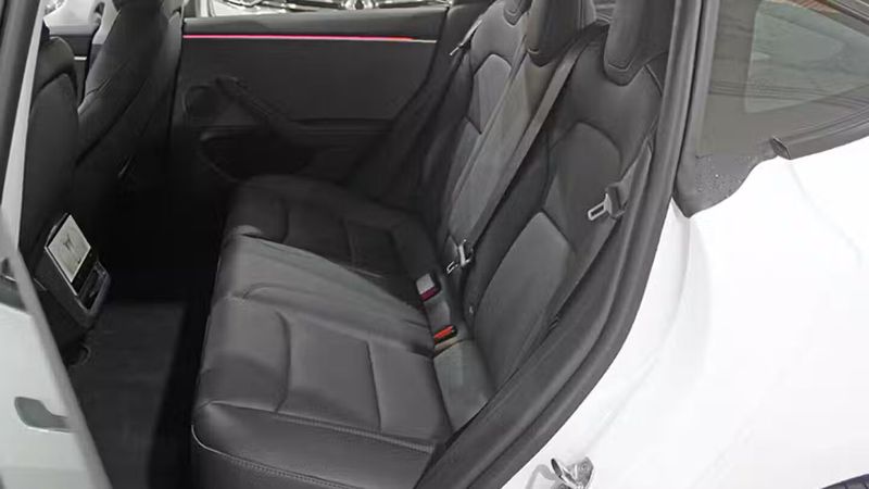 Tesla Model 3 • 2024 • 2,750 km 22