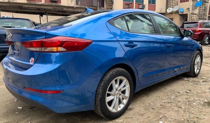 Hyundai Elantra • 2017 • 21 km 3