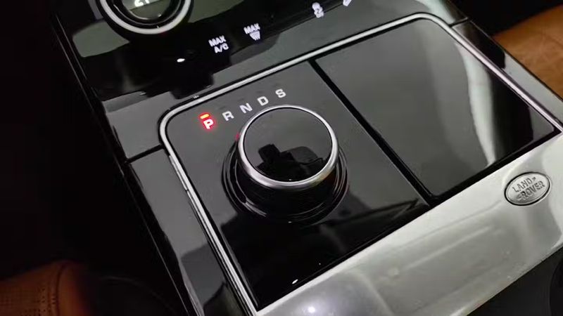 Land Rover Range Rover Velar • 2017 • 83,000 km 6