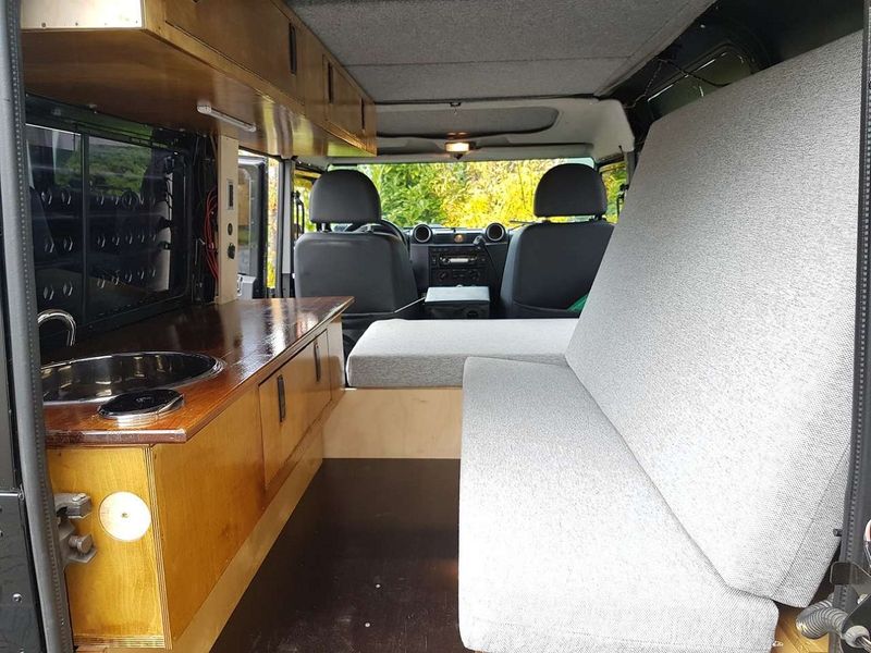 Land Rover Defender • 2007 • 209,200 km 8