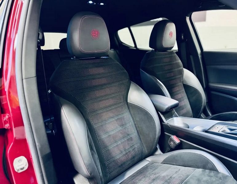 Alfa Romeo Giulia • 2022 • 75,000 km 13