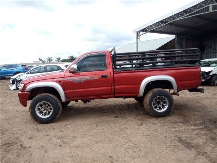 Toyota Hilux • 2002 • 155,255 km 1
