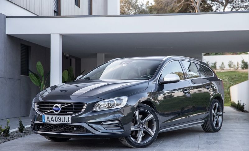 Volvo V60 • 2015 • 165,820 km 1