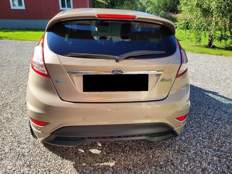 Ford Fiesta • 2015 • 82,500 km 2