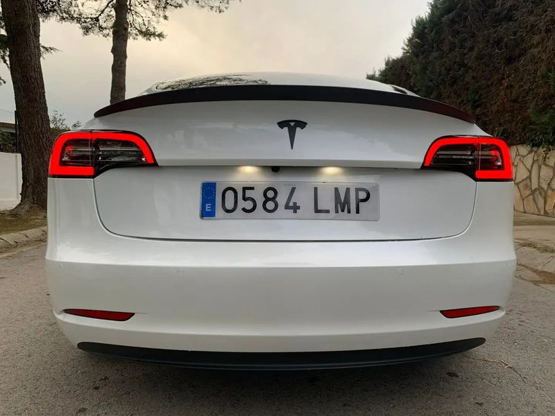 Tesla Model 3 • 2021 • 49,245 km 3