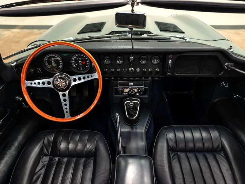 Jaguar E-PACE • 1967 • 42,690 km 26