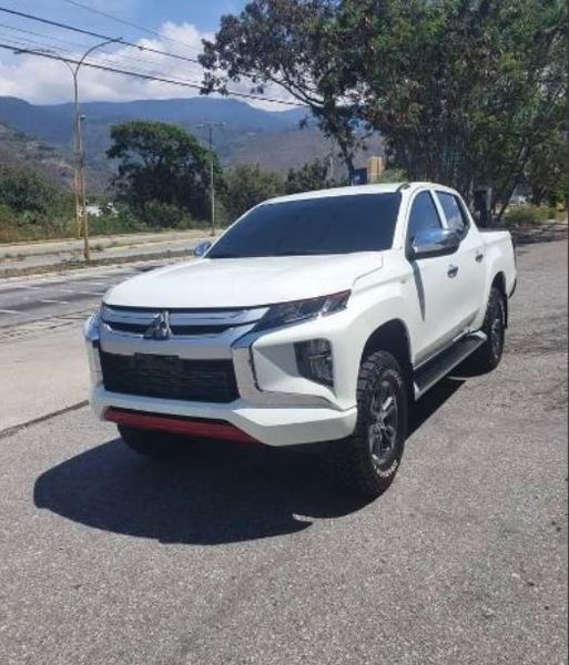 Mitsubishi L200 • 2019 • 80,000 km 1