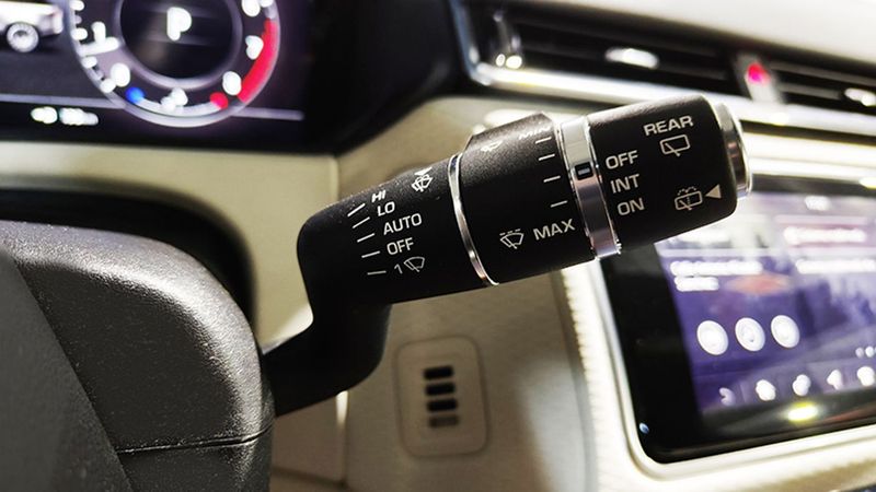 Land Rover Range Rover Velar • 2018 • 124,000 km 16