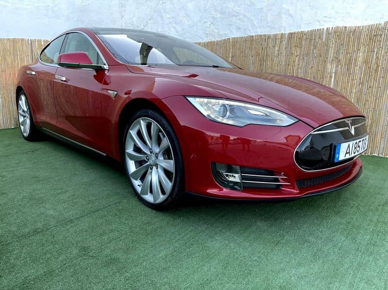 Tesla Model S • 2013 • 80,100 km 5