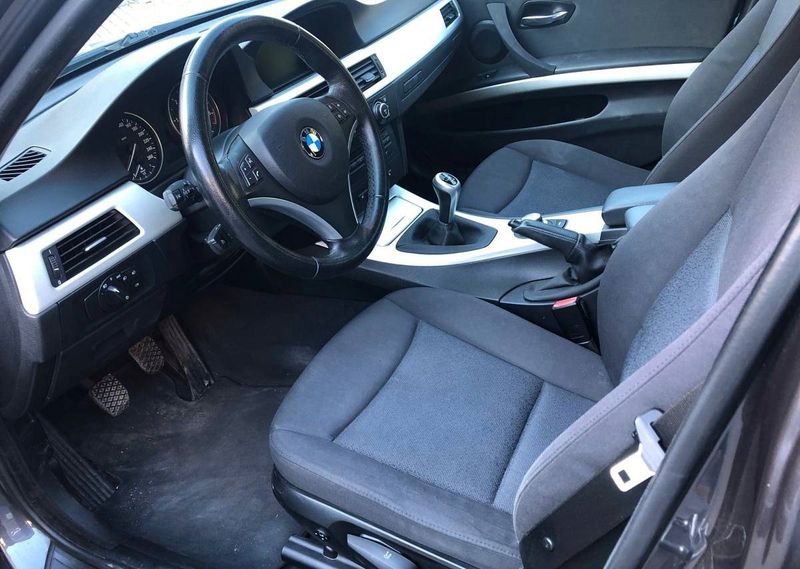 BMW 3 Series • 2008 • 199,999 km 3
