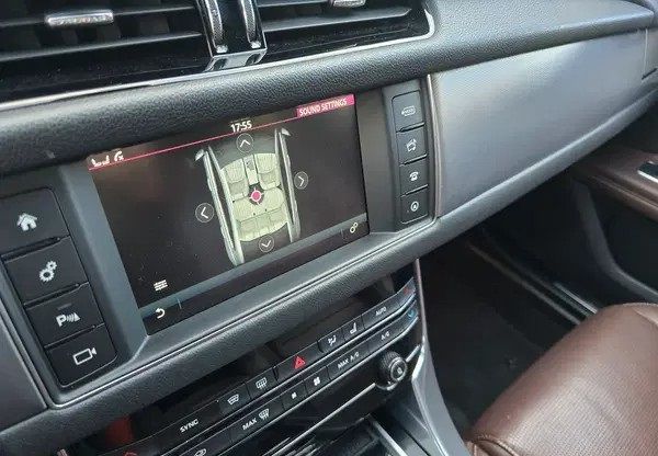 Jaguar XF • 2017 • 126,000 km 5