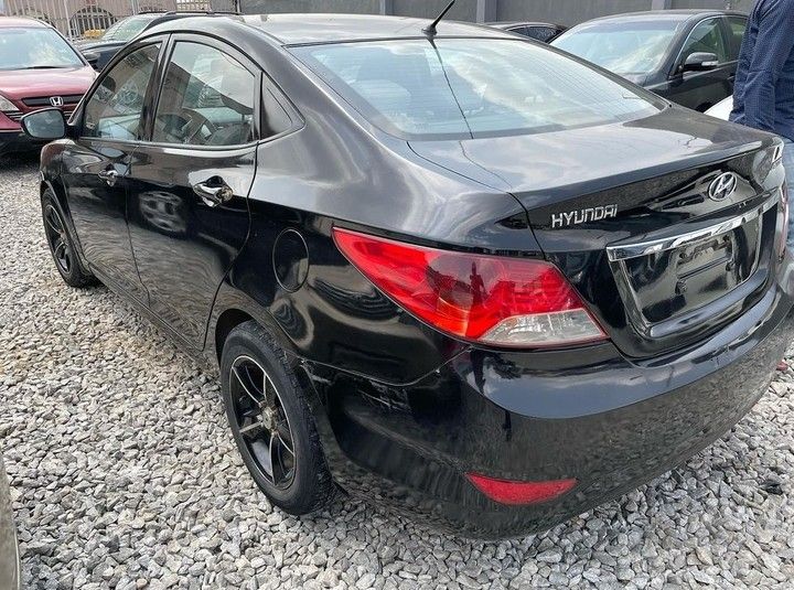 Hyundai Accent • 2016 • 32 km 2