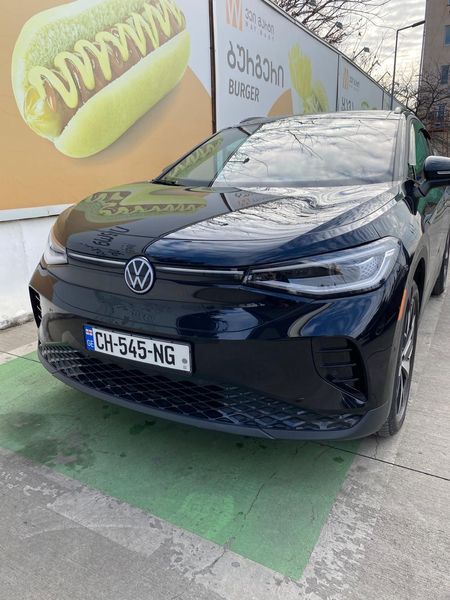 Volkswagen ID.4 • 2023 • 19,000 km 1