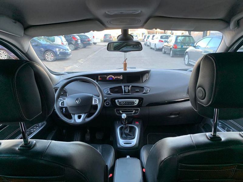 Renault Scénic • 2012 • 60,000 km 4