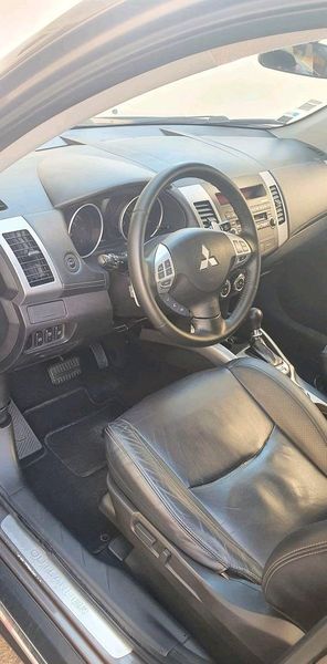 Mitsubishi Outlander • 2011 • 300,000 km 4