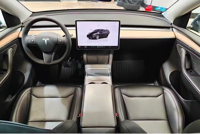 Tesla Model Y • 2023 • 86,000 km 7