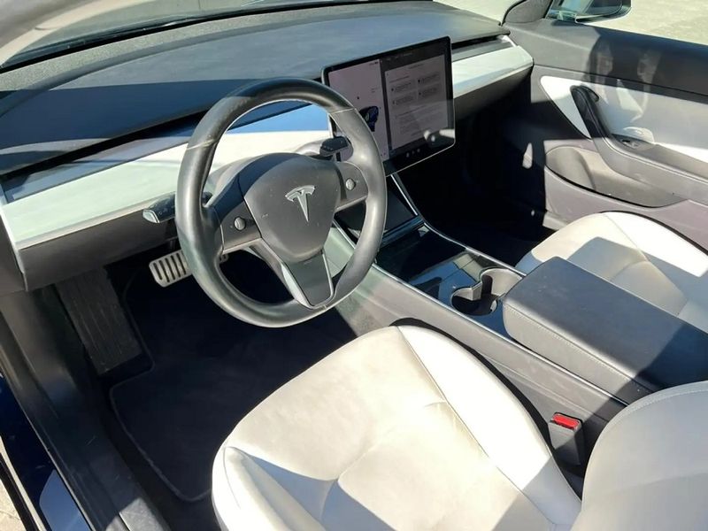 Tesla Model 3 • 2019 • 90,000 km 7