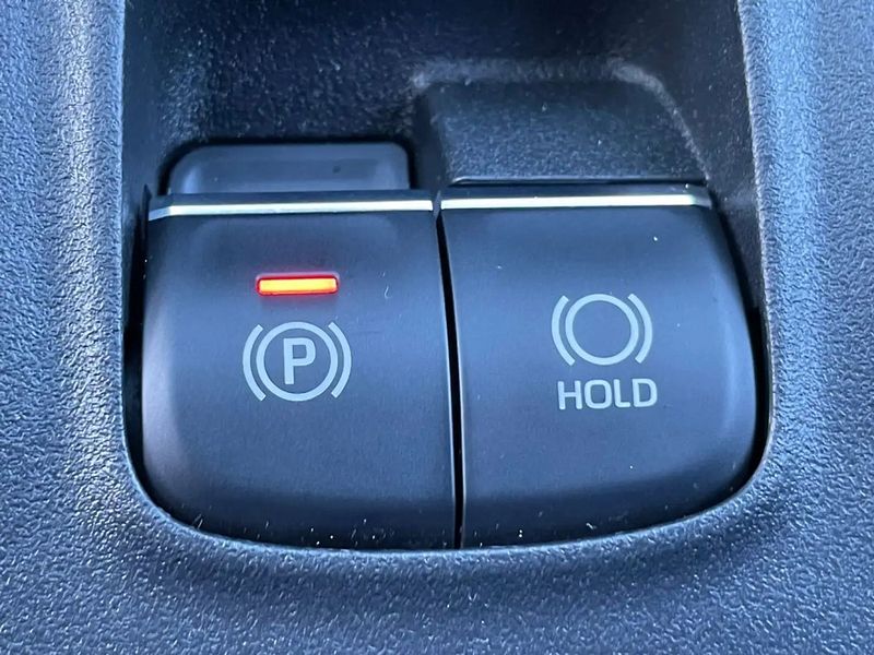 Toyota Corolla Hybrid • 2019 • 143,000 km 13